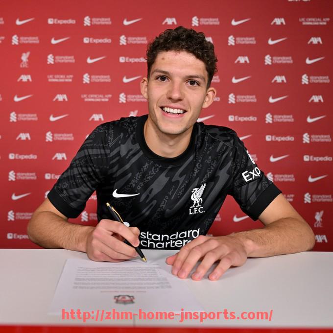 江南综合体育-摩纳哥俱乐部收集德甲球队球衣的行为背景解析